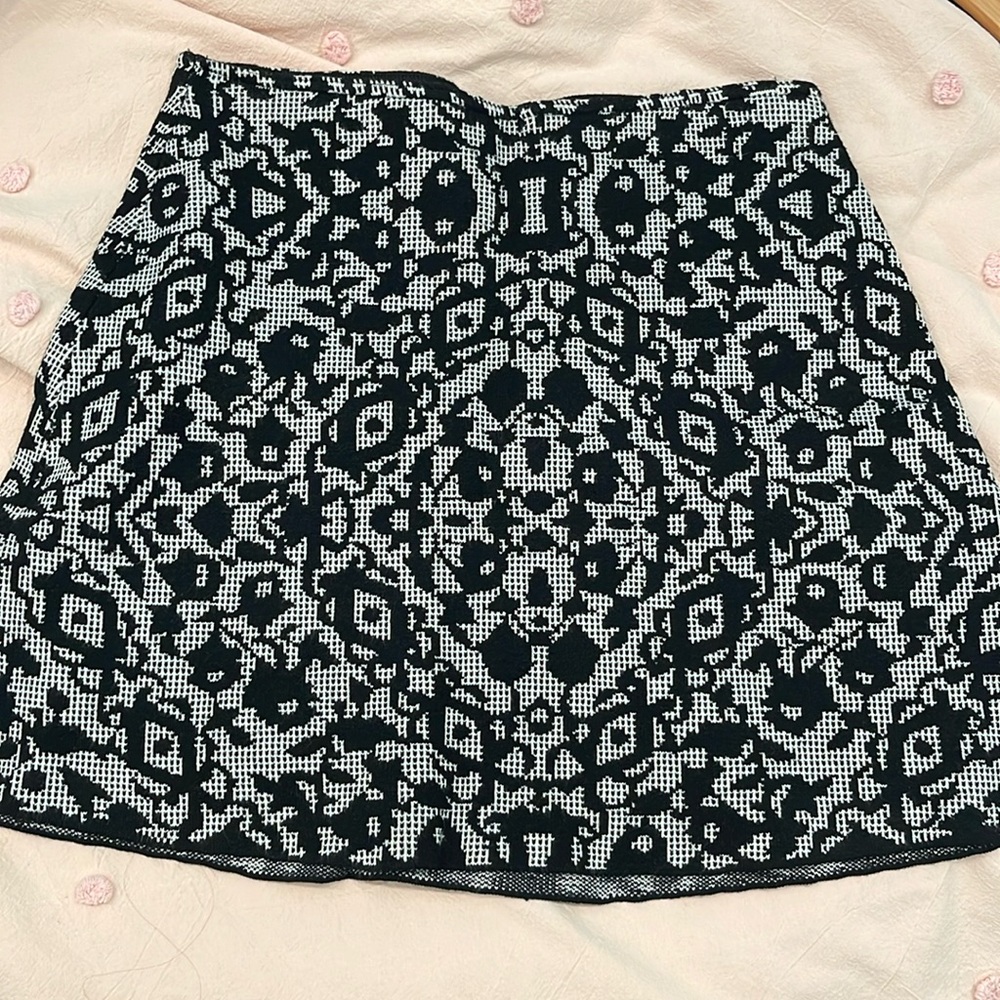 Abercrombie black and white thick mini skirt